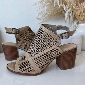 Vince Camuto nude block heels